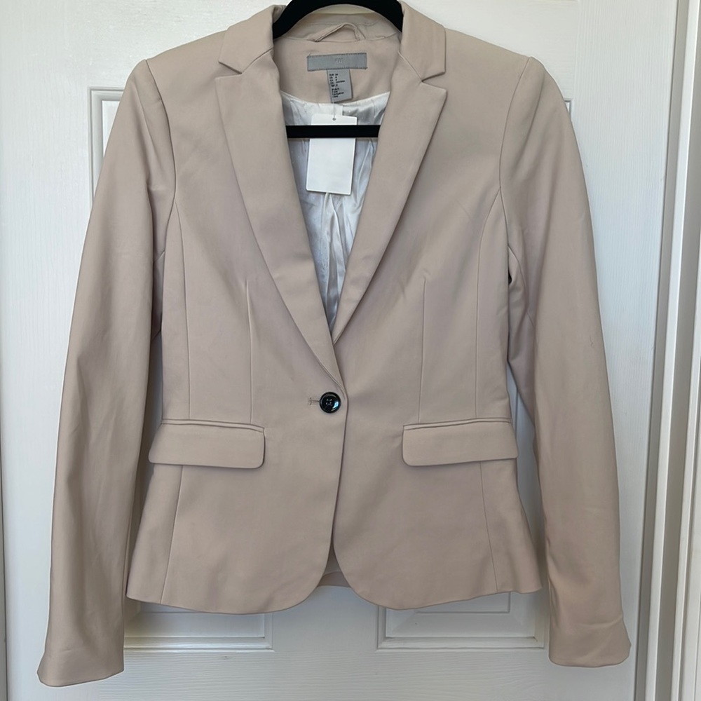 NWT beige H&M blazer size 4